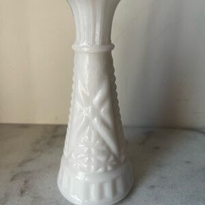 Milk Glass Tapered Bud Vase, Anchor Hocking Stars & Bars Pattern 5.9”..